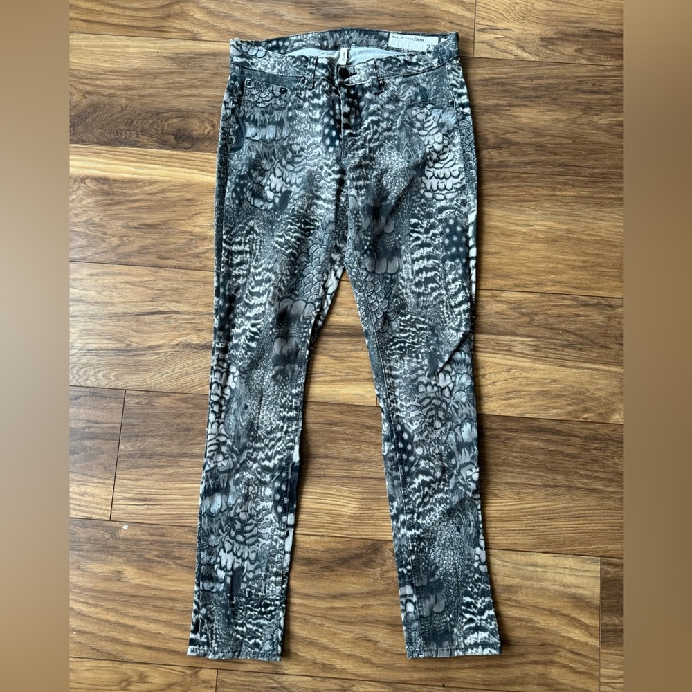 rag & bone legging cut jean in snakeskin print, size 27